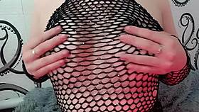 Cítíš, jak ti moje těsná nadržená kunda pevně svírá tvrdý čurák hluboko uvnitř!