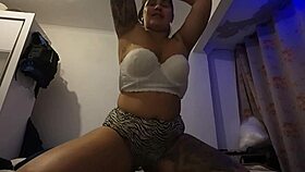 i'm twerking and talking so much slutty stuff, it's hot