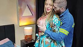 cleo cadillac paga o eletricista com sexo