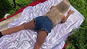 Blonde uses sex toy for anal fun 😏