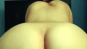 Novinha experimenta roupa de academia e me deixou cheio de tes�o