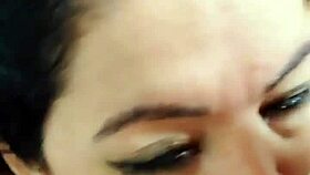 Помогаю дочери горничной с утренним молоком