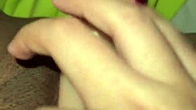 Me masturbo con consolador que me regaló mi amigo