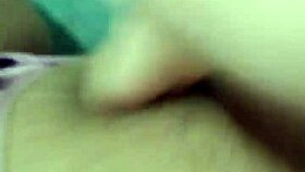 Pov bucetuda novinha tocando sua buceta grande e carnuda com shortinho da minnie geme gostoso enquanto se deda com muito tesão