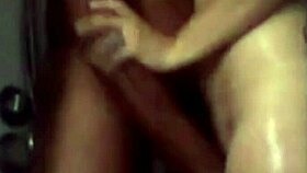 casi me descubre esposo follando con tio en ducha?