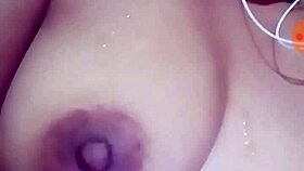 Watch this webcam pussy play turn into a wet mess