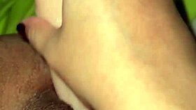 Me masturbo con consolador que me regaló mi amigo