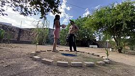 Fui levar água para o caseiro da chácara e no final acabei levando vara