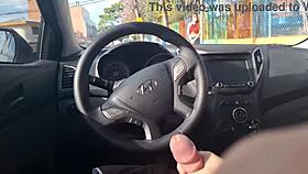 punheta no carro e buscando informa��o de pau duro