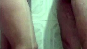 casi me descubre esposo follando con tio en ducha?