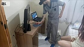 Novinha sozinha em casa recebe o manutencista tarado c�mera escondida
