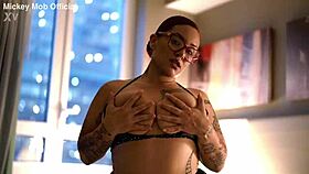 Santana Red is shaking her big booty