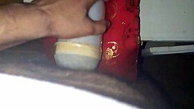 A dirty Moroccan amateur fucks a homemade pussy with cumshot