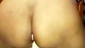 mi esposa disfrutando de sus bolas anales y dildo?