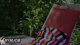 Η Sara Luvv παίρνει το πρώτο της λεσβιακό γλείψιμο κώλου σε έντονο rimjob