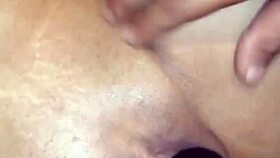 El Vecino Me Folla Mi Gran Culo Mientras Me Masturbo con Mi Vibrador