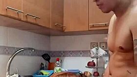 Desayunando La Vagina De Mi Suegra En La Cocina