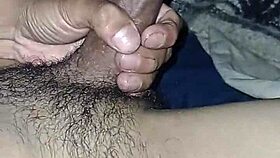 eyaculando leche caliente 22 cent�metros brotado en pussy h�meda y cremosa