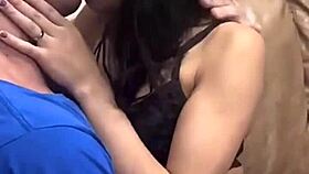 Novinha Giving Kisses To The Muscular Guy