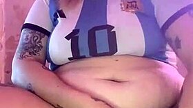 see argentinian how she fuckher self until squirt 😈