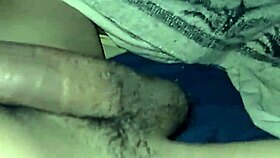 eyaculando leche caliente 22 cent�metros brotado en pussy h�meda y cremosa