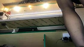 性感长腿巨乳唇熟女穿迷你裙上班侍客，冷天露屄诱惑