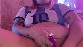 see argentinian how she fuckher self until squirt 😈