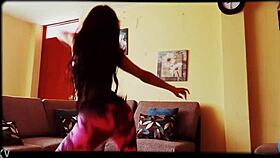 peruana pilar gasca puta moviendo rico el culo