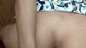 esposa jovencita de vestido corto le es infiel a su marido con su vecino