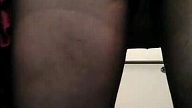 Madrasta se exibindo com calça transparente