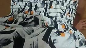 esposa jovencita de vestido corto le es infiel a su marido con su vecino