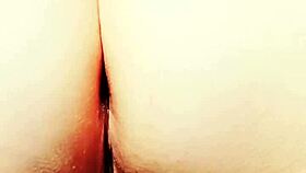 Mature woman fingers and plays with her pussy in the outdoor garden setting 🌳🍑