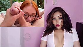 hermosa chica inocente con lentes y tatuajes cogiendo muy caliente