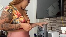 Bold exhibitionist flashing while cleaning house