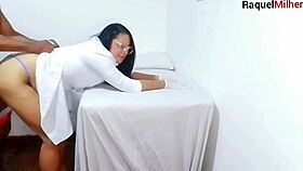 Enfermeira Observa Ereção Do Paciente