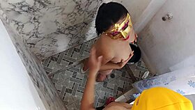 Ducha ardiente madrastra follando ferozmente a su hijastro