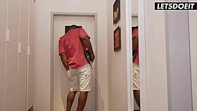 Мия Блоу има нужда от бик за камерата!