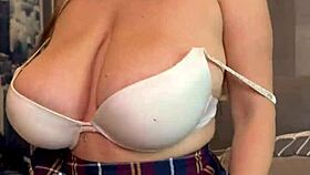 how do you like these big natural tits bouncing?