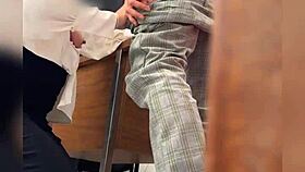 Una Maestra Y Su Alumno En El Salon De Clases Lo Manda A Llamar Al Salon Y Los Graban Detras De La Puerta Maestra Mexicana Madura Sexo Publico Video Casero