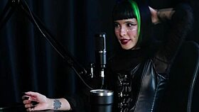 Decidiu investir em conteúdo pornô foi chamada na direção da escola por um vídeo vazado perdeu a virgindade na cama da mãe - carol rhcp sheer red