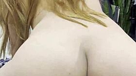 cabalgando rico en la polla de mi hermanastro me coge de perrito