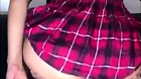 Despu�s De La Fiesta De La Universidad Ella Y Su Mejor Amigo Se Besaron Apasionadamente En El Ba�o