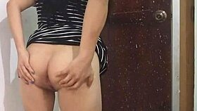 Woman dances and shows buttocks before wedding