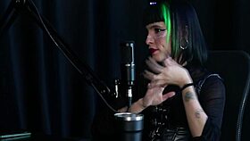 Decidiu investir em conteúdo pornô foi chamada na direção da escola por um vídeo vazado perdeu a virgindade na cama da mãe - carol rhcp sheer red