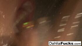Seksi Dahlia'nın yaramaz duş eğlencesi