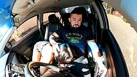 Passageira safada entra no uber sem calcinha e motorista n�o resiste