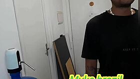 Patr�o come o cu da diarista anazinha gostosa ela pede para me gosar na boca dela veja completo no red e sheer