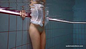 Babe Lola Swims Underwater With Her Big Natural Tits