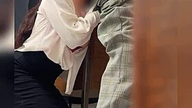 Una Maestra Y Su Alumno En El Salon De Clases Lo Manda A Llamar Al Salon Y Los Graban Detras De La Puerta Maestra Mexicana Madura Sexo Publico Video Casero