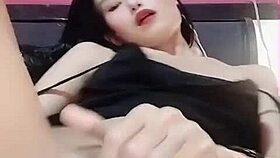 Thaitwentybabe does her fingernails then pleasures her wet pussy